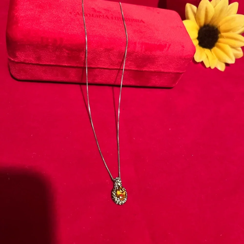 Citrine pendant with 18in silver‎ chain